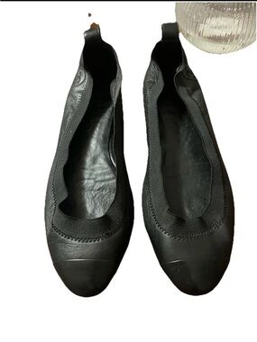 CHANEL Black Leather Cap-Toe Ballet Flats